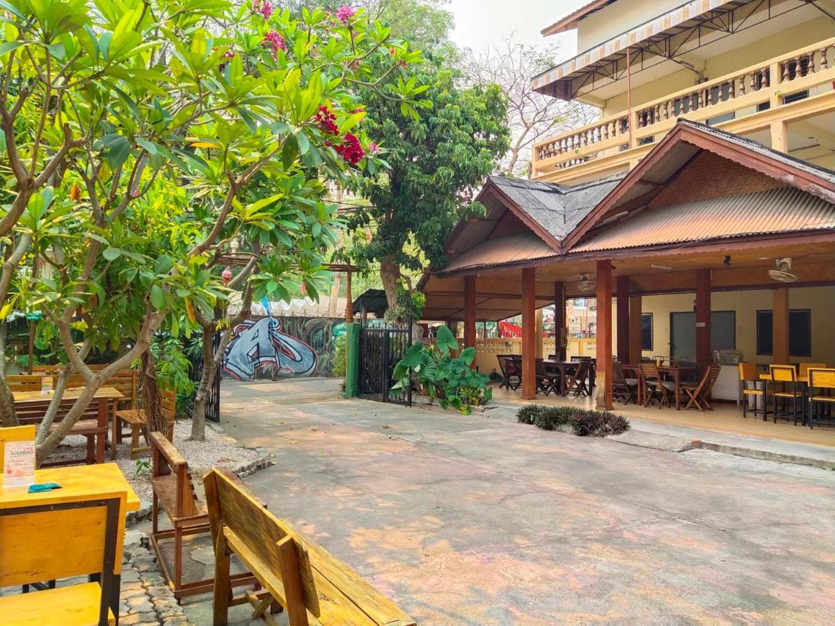 The Shire Guesthouse Чіангмай Екстер'єр фото
