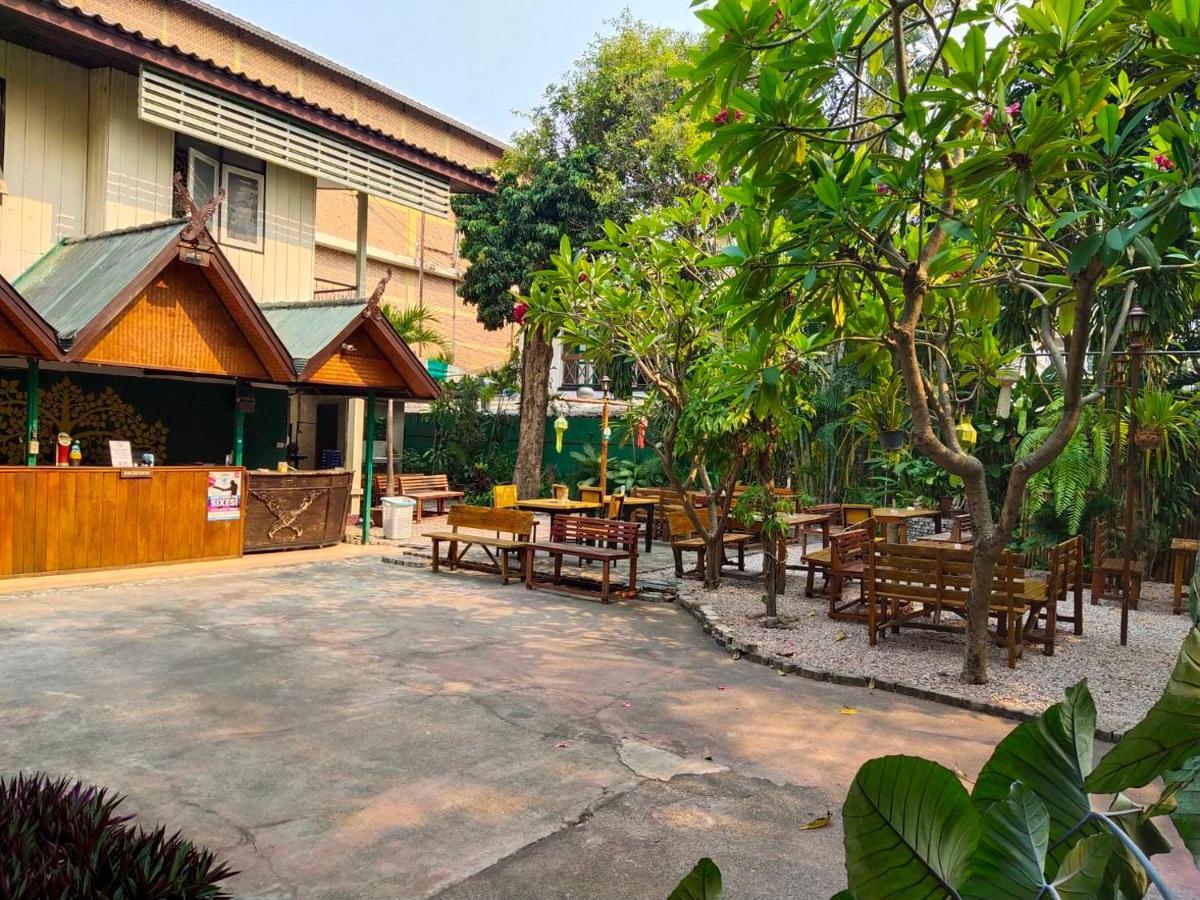 The Shire Guesthouse Чіангмай Екстер'єр фото